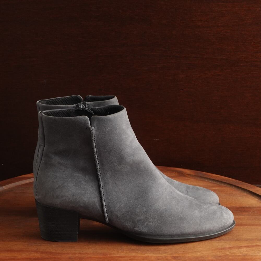 Ecco Boots Womens SZ EU 38 US 7 Gray Suede Ankle Heeled Side Zip Comfort Casual